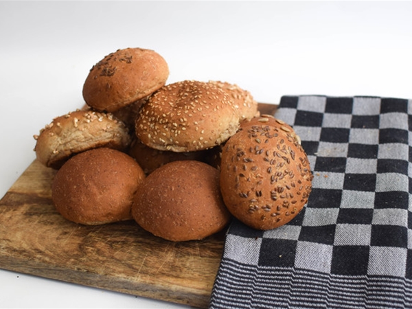 Mini bruine bolletjes met pitten&nbsp;(10)